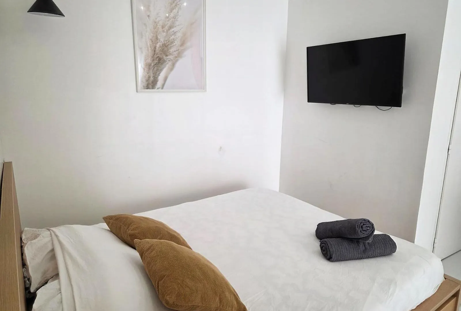 Love Room Jacuzzi Sauna Privatif Marseille 0*,  France